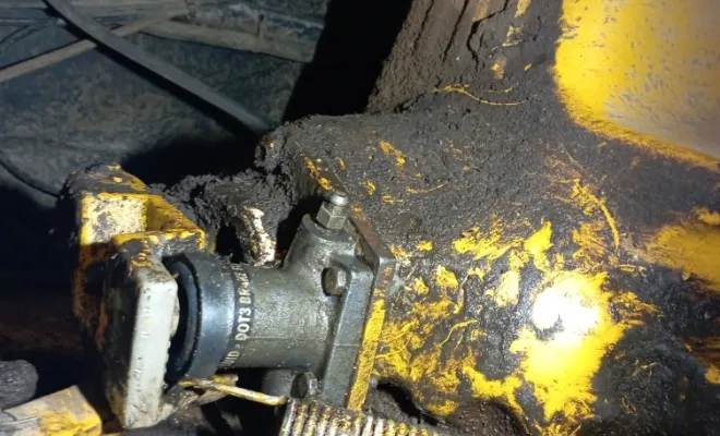 Remplacement cylindre de frein sur Tractopelle Massey Ferguson, Givors, L'Atelier de la Manut'